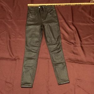 Kut from the Kloth ladies SZ2 pants ankle skinny, high rise, gator print.